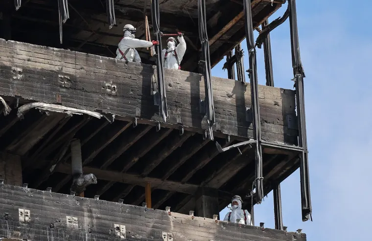 Ljudi u za&scaron;titnim odijelima u&scaron;li u Vjesnik! Pogledajte &scaron;to se događa na 16. katu