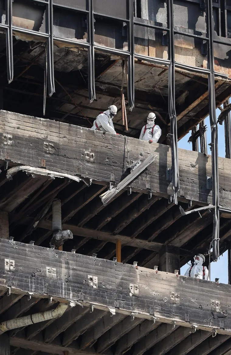 Ljudi u za&scaron;titnim odijelima u&scaron;li u Vjesnik! Pogledajte &scaron;to se događa na 16. katu