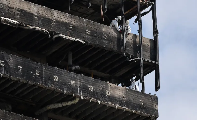 Ljudi u za&scaron;titnim odijelima u&scaron;li u Vjesnik! Pogledajte &scaron;to se događa na 16. katu