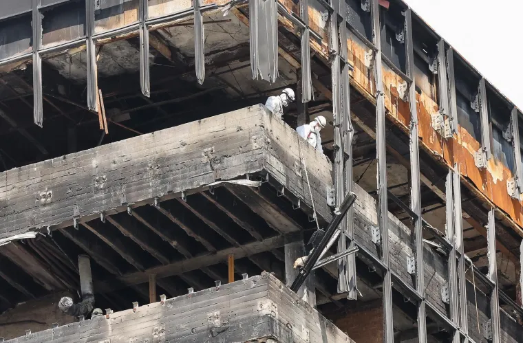 Ljudi u za&scaron;titnim odijelima u&scaron;li u Vjesnik! Pogledajte &scaron;to se događa na 16. katu