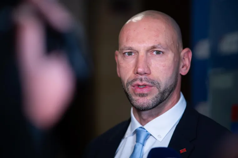 Drugi dolaze i odlaze, on ostaje: Legenda se nije mogla sakriti ni pod sunčanim naočalama