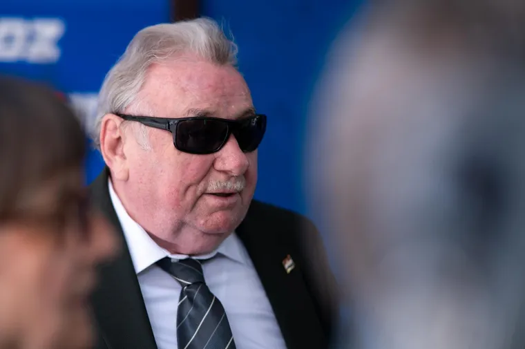 Drugi dolaze i odlaze, on ostaje: Legenda se nije mogla sakriti ni pod sunčanim naočalama