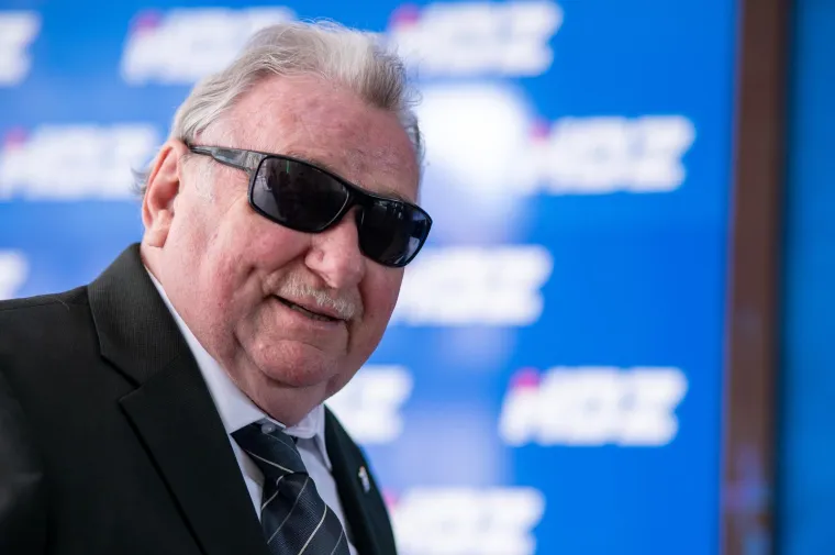 Drugi dolaze i odlaze, on ostaje: Legenda se nije mogla sakriti ni pod sunčanim naočalama