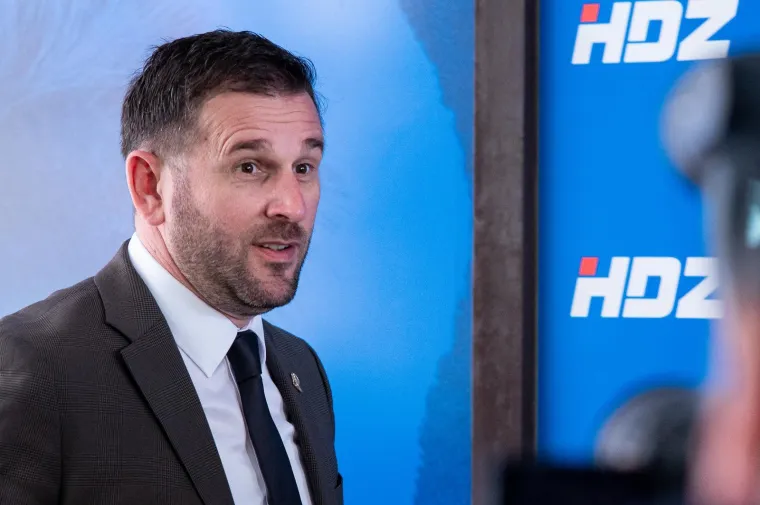 Drugi dolaze i odlaze, on ostaje: Legenda se nije mogla sakriti ni pod sunčanim naočalama