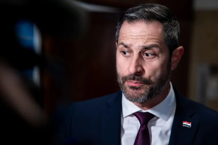 Drugi dolaze i odlaze, on ostaje: Legenda se nije mogla sakriti ni pod sunčanim naočalama