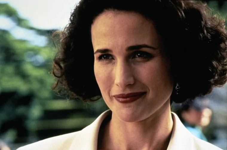 Sijede kovrče, očaravajući osmijeh: Anđeoski lijepa Andie MacDowell slavi 68., a i dalje oduzima dah