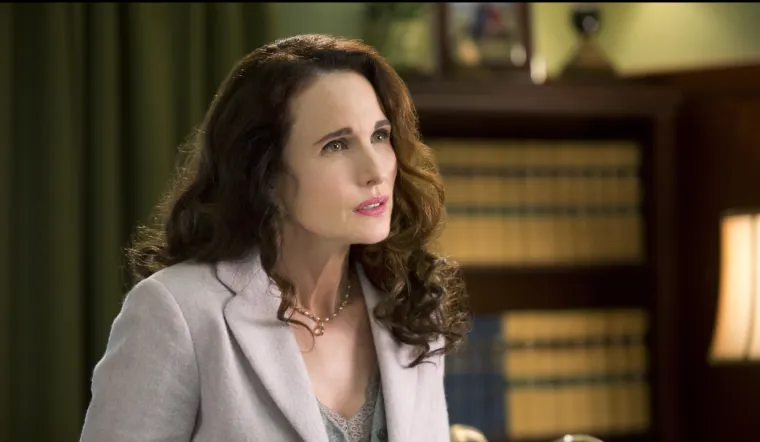 Sijede kovrče, očaravajući osmijeh: Anđeoski lijepa Andie MacDowell slavi 68., a i dalje oduzima dah