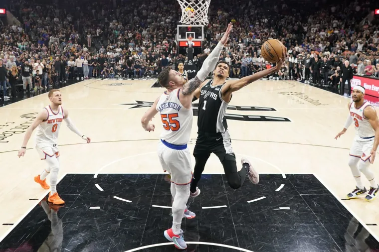 NBA zvijezda doživjela morbidnu ozljedu: Glavom udario o parket pa hitno napustio utakmicu