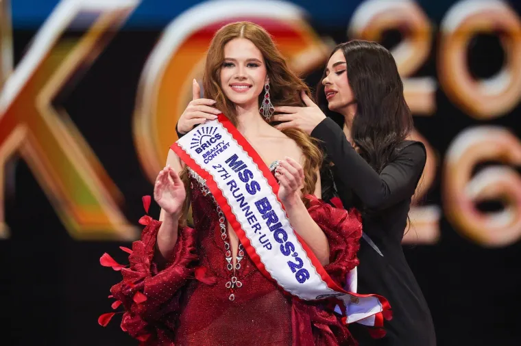 Putinov prijatelj i kontroverzni milijuna&scaron; druži se sa studenticom (22): Kuha li se ne&scaron;to?