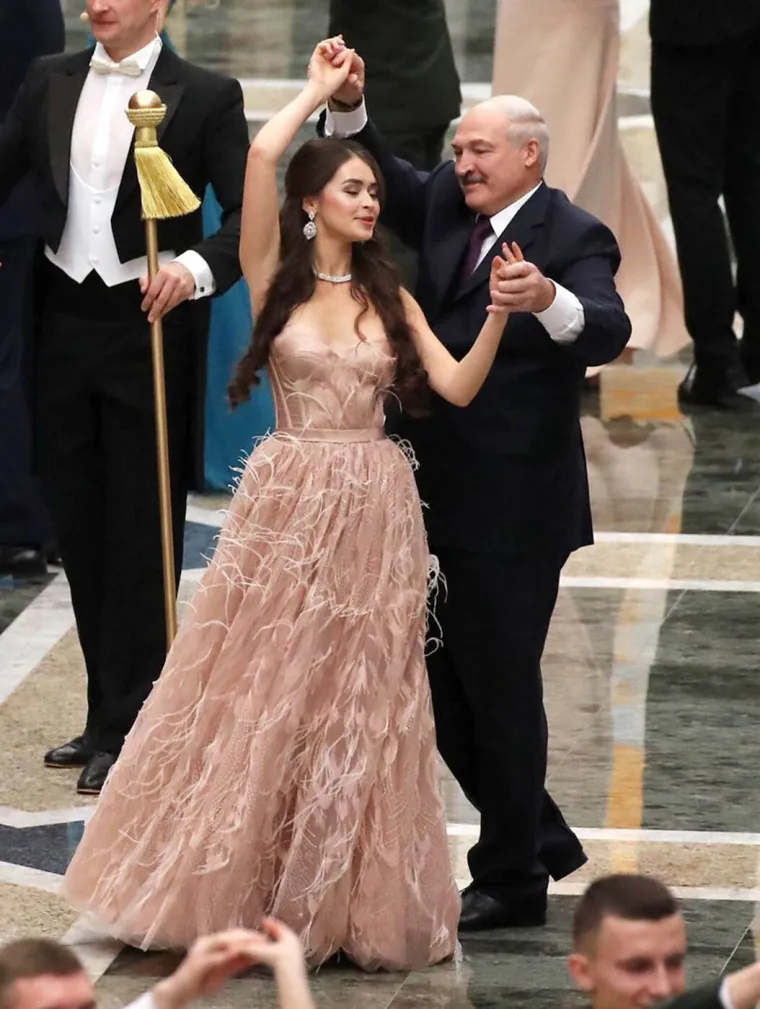 Putinov prijatelj i kontroverzni milijuna&scaron; druži se sa studenticom (22): Kuha li se ne&scaron;to?