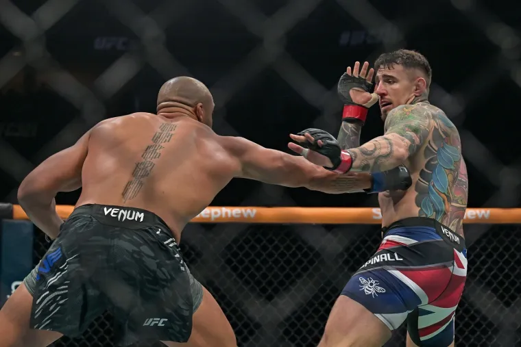 UFC prvak zapalio Split: Aspinall nosio dres Hajduka pa odu&scaron;evio svojom pojavom na Peristilu