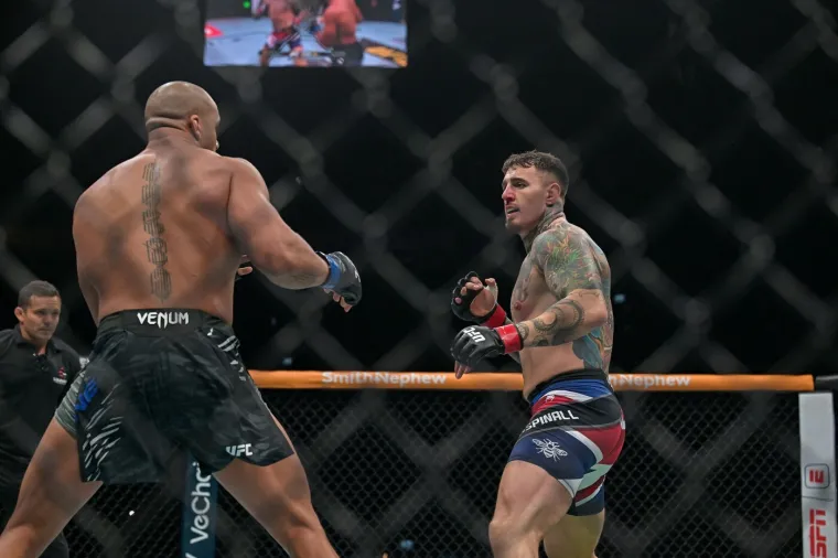 UFC prvak zapalio Split: Aspinall nosio dres Hajduka pa odu&scaron;evio svojom pojavom na Peristilu