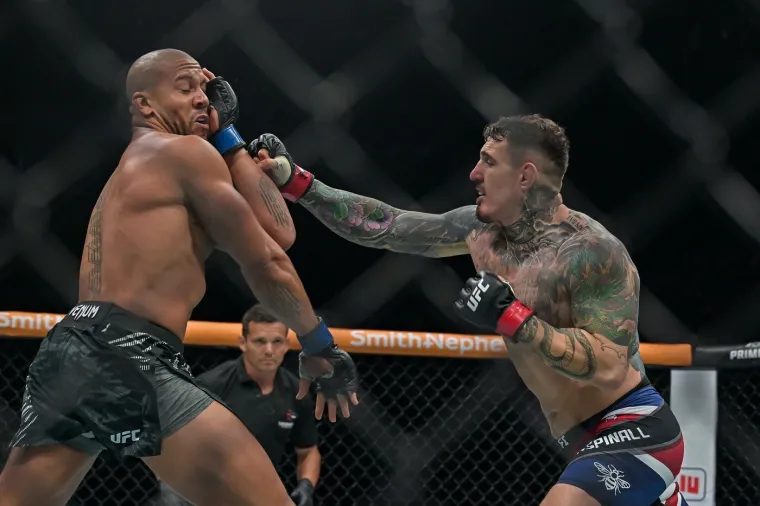 UFC prvak zapalio Split: Aspinall nosio dres Hajduka pa odu&scaron;evio svojom pojavom na Peristilu