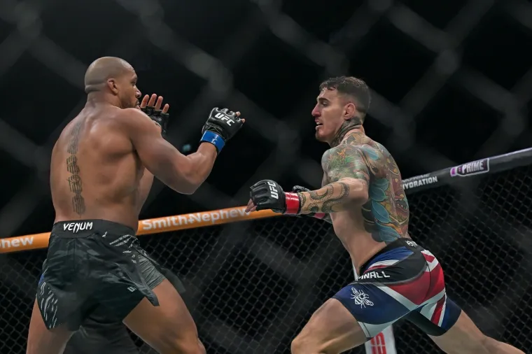 UFC prvak zapalio Split: Aspinall nosio dres Hajduka pa odu&scaron;evio svojom pojavom na Peristilu