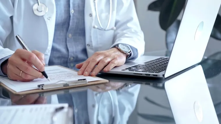 Tu se skrivaju opasnosti: Ove podatke ne smijete dijeliti s umjetnom inteligencijom