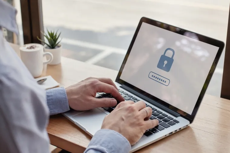 Tu se skrivaju opasnosti: Ove podatke ne smijete dijeliti s umjetnom inteligencijom