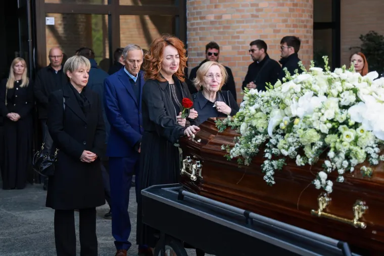 Prizori s Krematorija tjeraju suze na oči: Obitelj i prijatelji opra&scaron;taju se od Danijele Car
