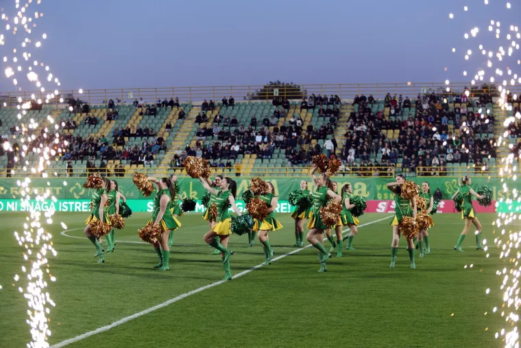 Tužna uvertira utakmice Dinama u Puli: Igrači se zagrlili i odali počast legendi