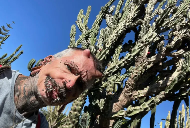 Crne oči, rogovi i stotine piercinga na tijelu: Zbog njegovog izgleda ljudi ga nazivaju vragom