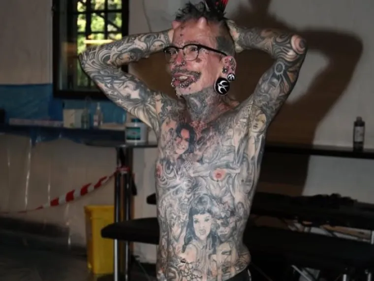 Crne oči, rogovi i stotine piercinga na tijelu: Zbog njegovog izgleda ljudi ga nazivaju vragom
