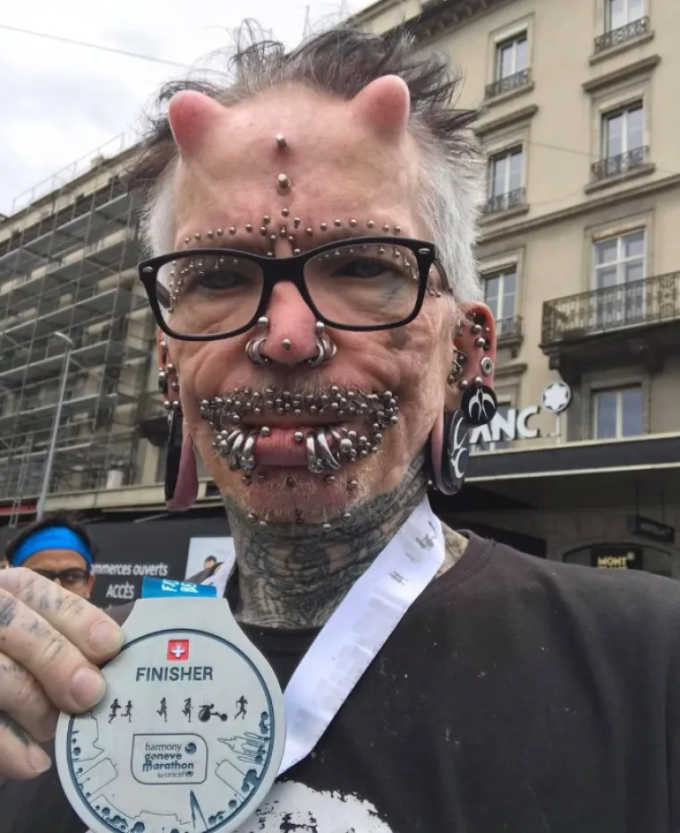 Crne oči, rogovi i stotine piercinga na tijelu: Zbog njegovog izgleda ljudi ga nazivaju vragom