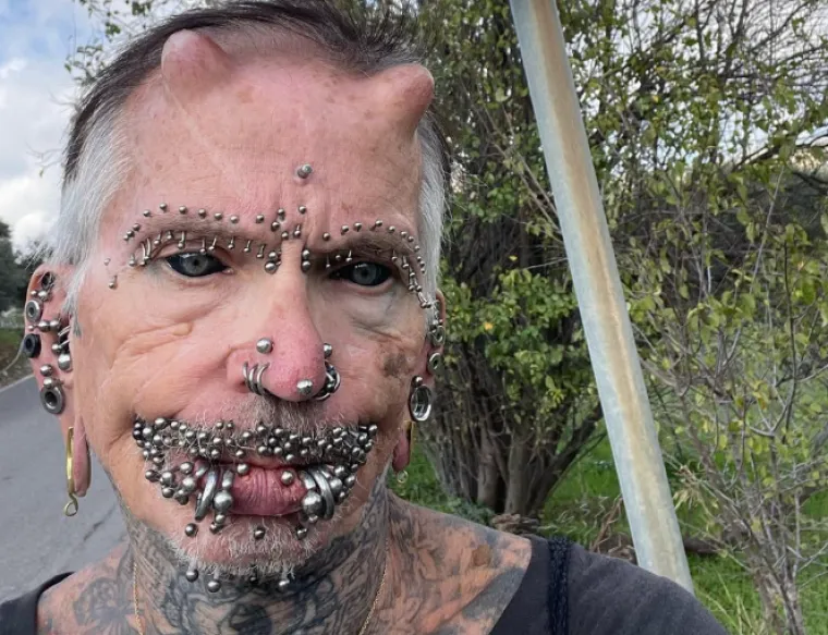 Crne oči, rogovi i stotine piercinga na tijelu: Zbog njegovog izgleda ljudi ga nazivaju vragom