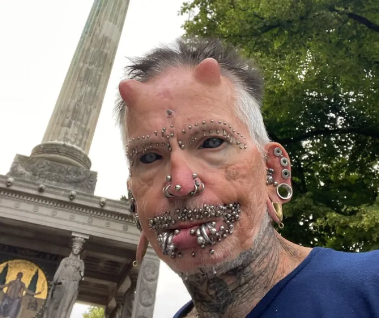 Crne oči, rogovi i stotine piercinga na tijelu: Zbog njegovog izgleda ljudi ga nazivaju vragom