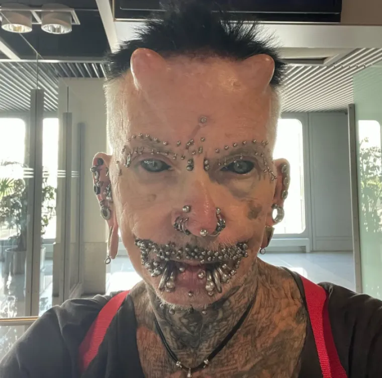 Crne oči, rogovi i stotine piercinga na tijelu: Zbog njegovog izgleda ljudi ga nazivaju vragom