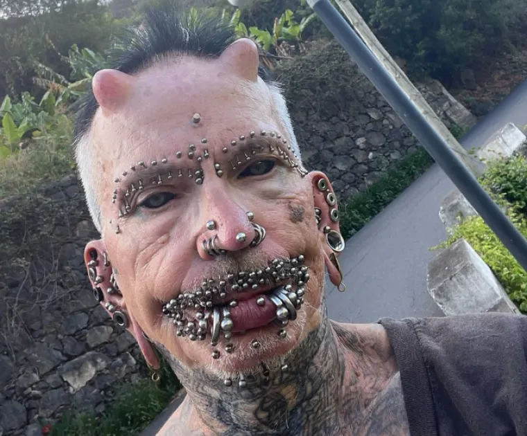 Crne oči, rogovi i stotine piercinga na tijelu: Zbog njegovog izgleda ljudi ga nazivaju vragom