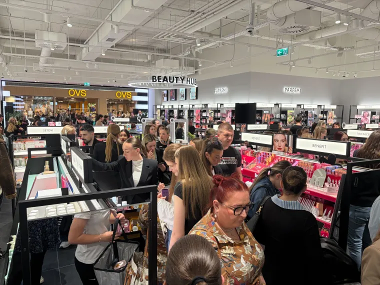 Totalni kaos i odu&scaron;evljenje: Sephora napokon otvorena, pogledajte fotografije