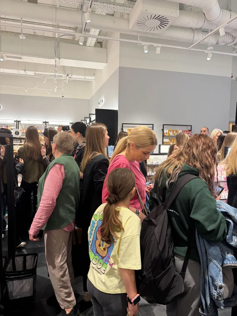 Totalni kaos i odu&scaron;evljenje: Sephora napokon otvorena, pogledajte fotografije