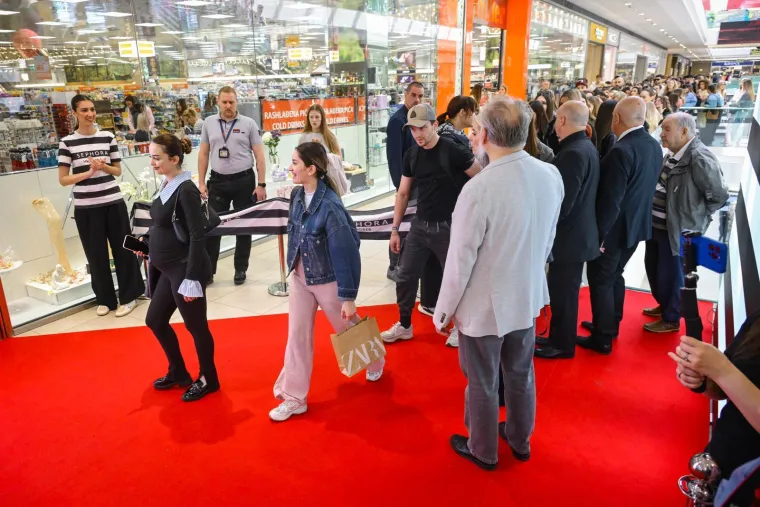 Totalni kaos i odu&scaron;evljenje: Sephora napokon otvorena, pogledajte fotografije