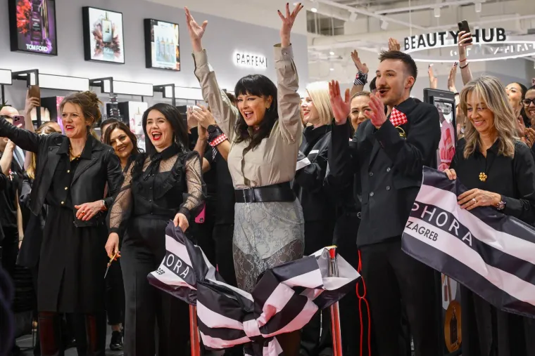 Totalni kaos i odu&scaron;evljenje: Sephora napokon otvorena, pogledajte fotografije