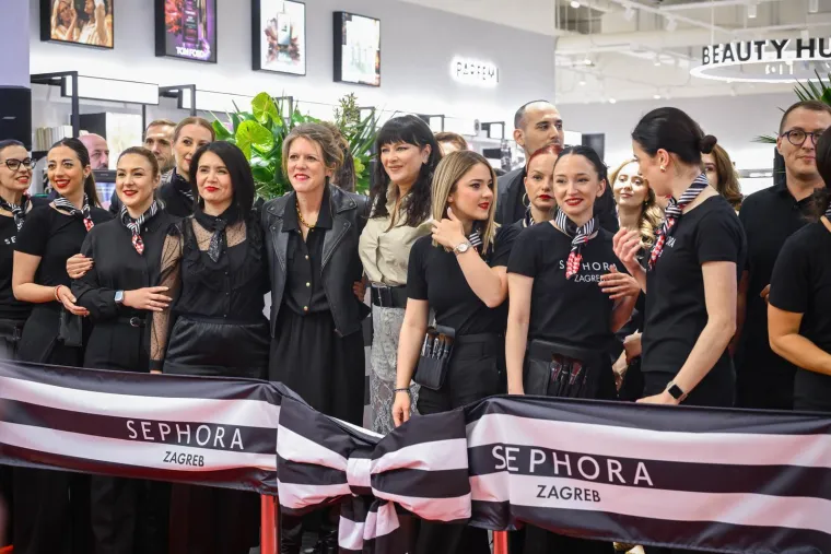 Totalni kaos i odu&scaron;evljenje: Sephora napokon otvorena, pogledajte fotografije