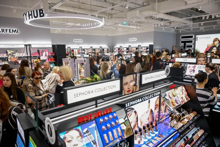 Totalni kaos i odu&scaron;evljenje: Sephora napokon otvorena, pogledajte fotografije