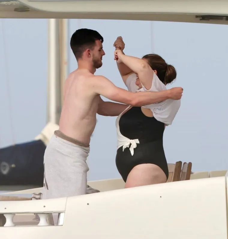 Djevojka zvijezde Arsenala na udaru zbog izgleda, Tudor svjedočio sramoti: 'Kako može&scaron; biti s njom'