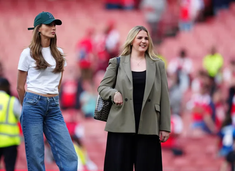 Djevojka zvijezde Arsenala na udaru zbog izgleda, Tudor svjedočio sramoti: 'Kako može&scaron; biti s njom'