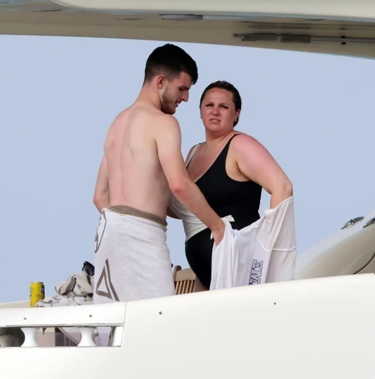 Djevojka zvijezde Arsenala na udaru zbog izgleda, Tudor svjedočio sramoti: 'Kako može&scaron; biti s njom'