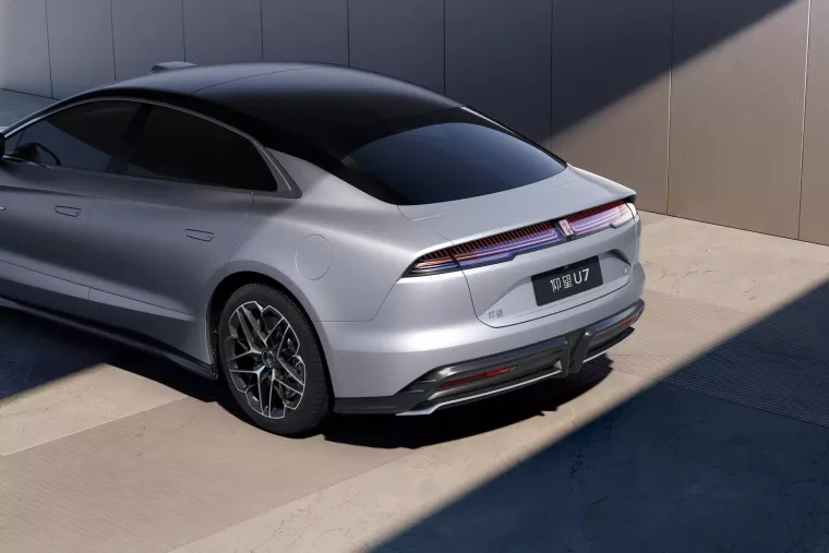 Ovaj automobil je ponizio konkurenciju! Ima 1300 KS, okreće se u mjestu, a pogledajte cijenu