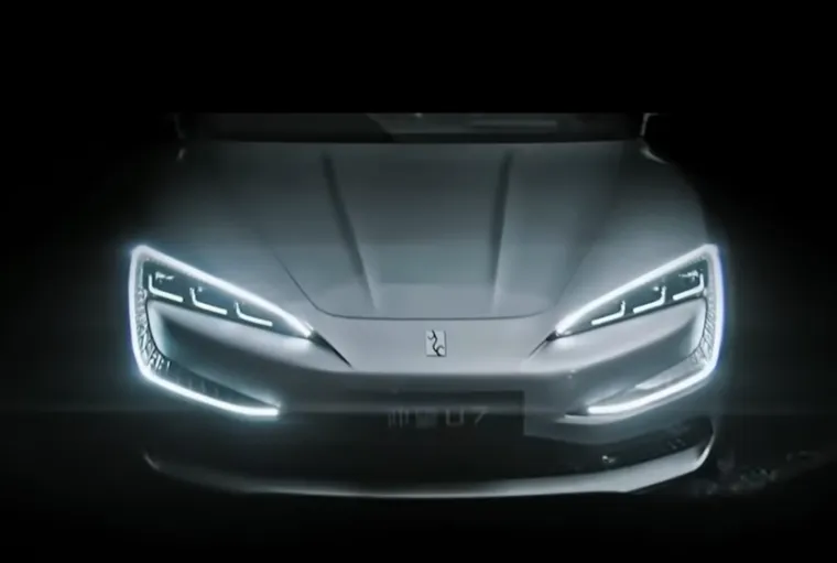 Ovaj automobil je ponizio konkurenciju! Ima 1300 KS, okreće se u mjestu, a pogledajte cijenu