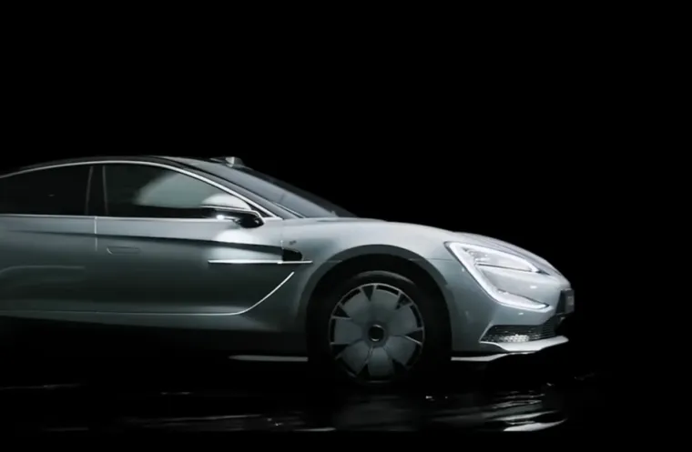 Ovaj automobil je ponizio konkurenciju! Ima 1300 KS, okreće se u mjestu, a pogledajte cijenu