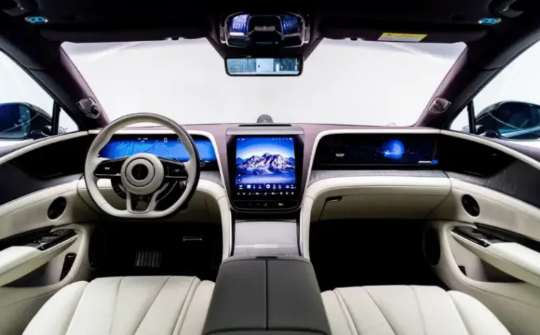 Ovaj automobil je ponizio konkurenciju! Ima 1300 KS, okreće se u mjestu, a pogledajte cijenu