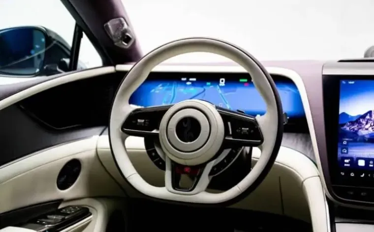 Ovaj automobil je ponizio konkurenciju! Ima 1300 KS, okreće se u mjestu, a pogledajte cijenu