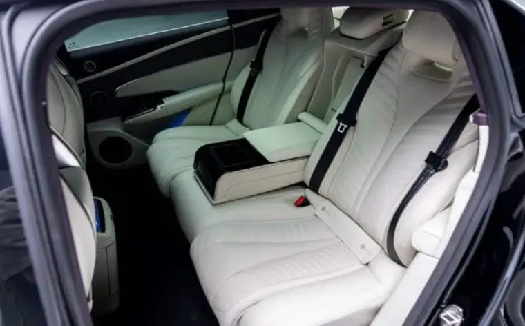 Ovaj automobil je ponizio konkurenciju! Ima 1300 KS, okreće se u mjestu, a pogledajte cijenu