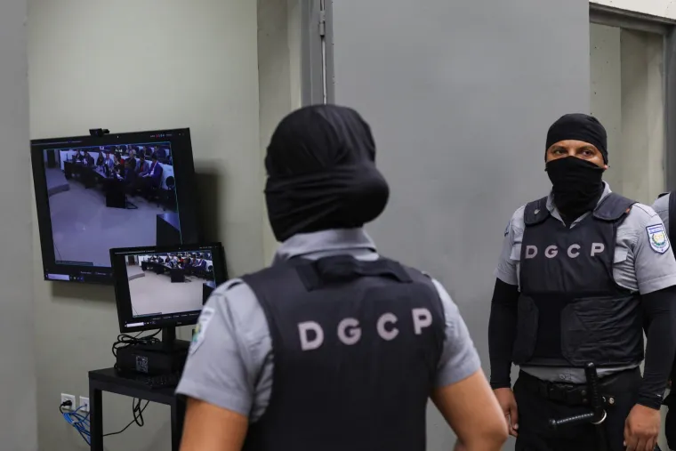 Povijesno masovno suđenje u El Salvadoru: Oslikani od glave do pete tjeraju strah u kosti