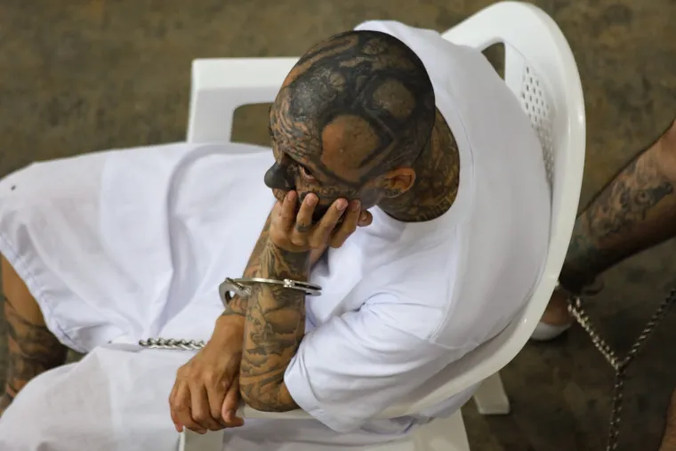 Povijesno masovno suđenje u El Salvadoru: Oslikani od glave do pete tjeraju strah u kosti