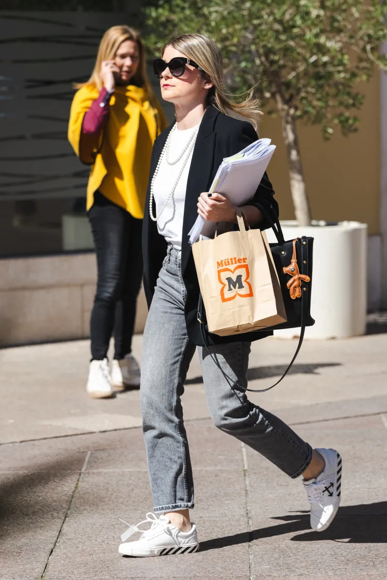 Mini suknje zavladale riječkim Korzom: Vitke noge lijepih dama ukrale sve poglede