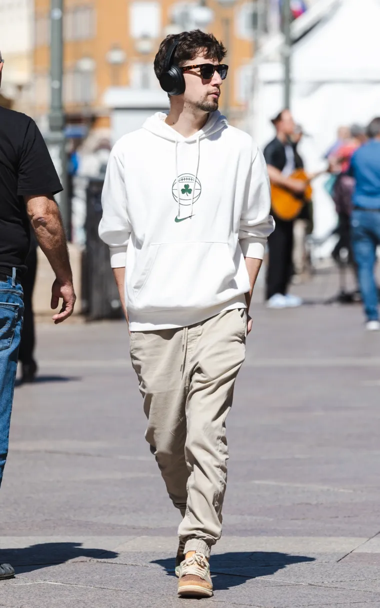 Mini suknje zavladale riječkim Korzom: Vitke noge lijepih dama ukrale sve poglede