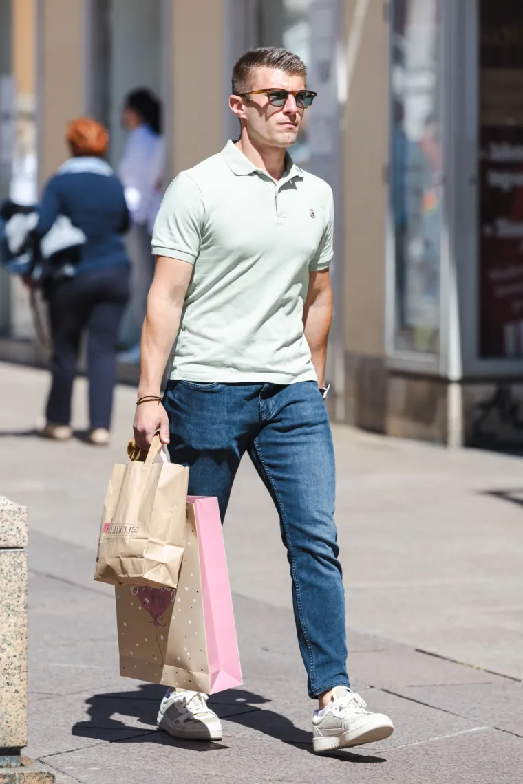 Mini suknje zavladale riječkim Korzom: Vitke noge lijepih dama ukrale sve poglede