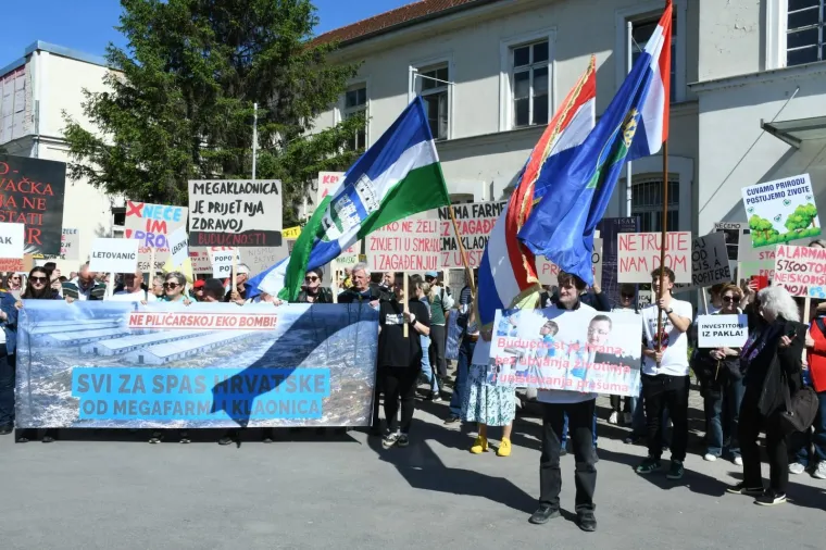 Sisak na nogama, poslane žestoke poruke protiv megafarmi i klaonica: 'Profit njima, smrad nama'